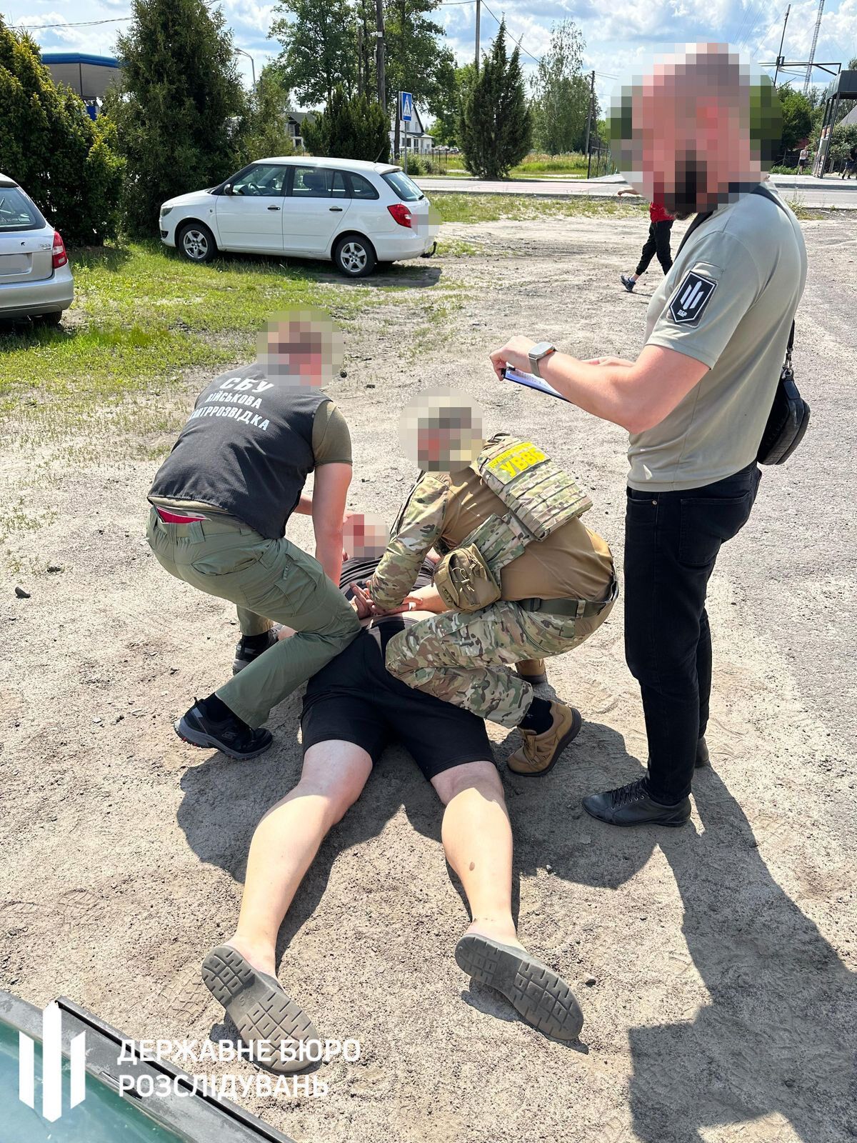 На Волыни задержали военнослужащего, который пытался наладить "бизнес" по продаже фиктивных документов для выезда за границу