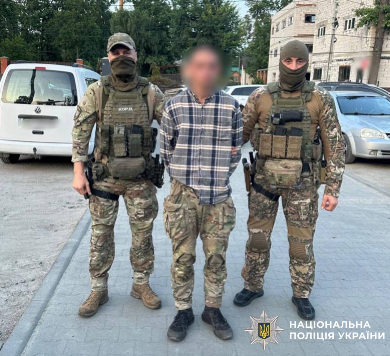Угрожал гранатой: под Киевом мужчина ограбил магазин. Подробности и фото