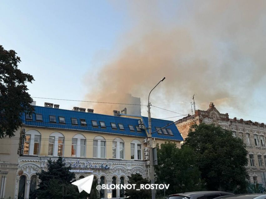 У Росії спалахнула масштабна пожежа на території військової частини. Відео