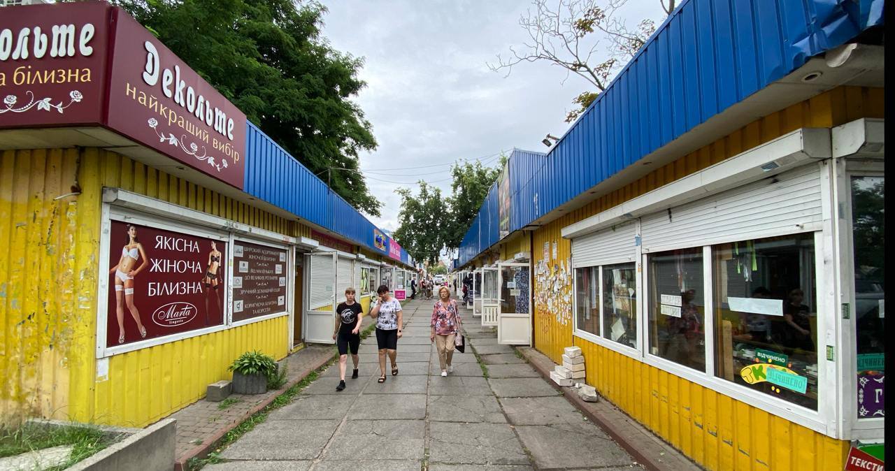 Виталий Кличко показал, как на Виноградаре в Киеве демонтируют МАФы: большинство стоит без надлежащих документов. Фото