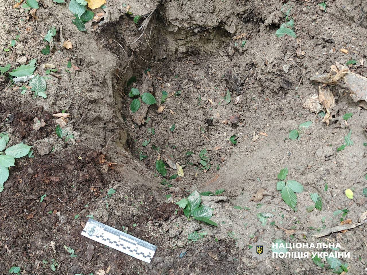 Нашли в шахте лифта: в Киеве взорвали кассетный боеприпас из поврежденного дома. Фото