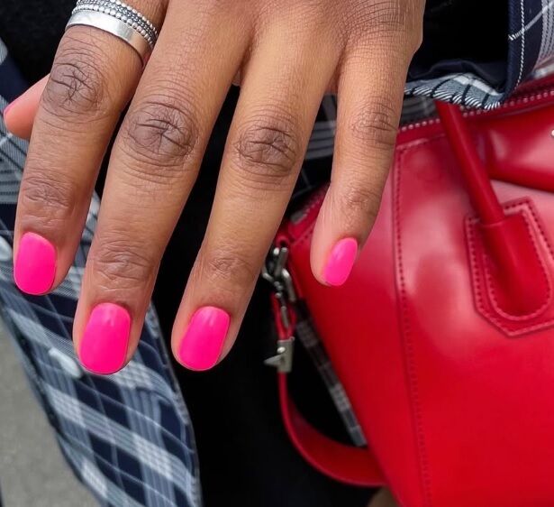 По-настоящему летние: какие цвета маникюра сделать в августе