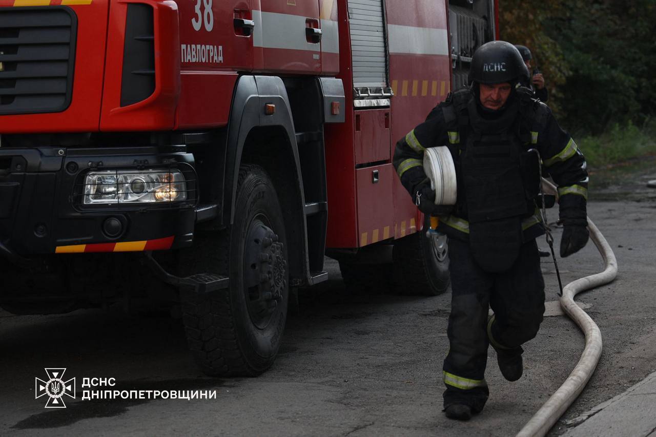 Оккупанты устроили адскую ночь в Павлограде: изуродованы пожарная часть, предприятия, пятиэтажка. Фото