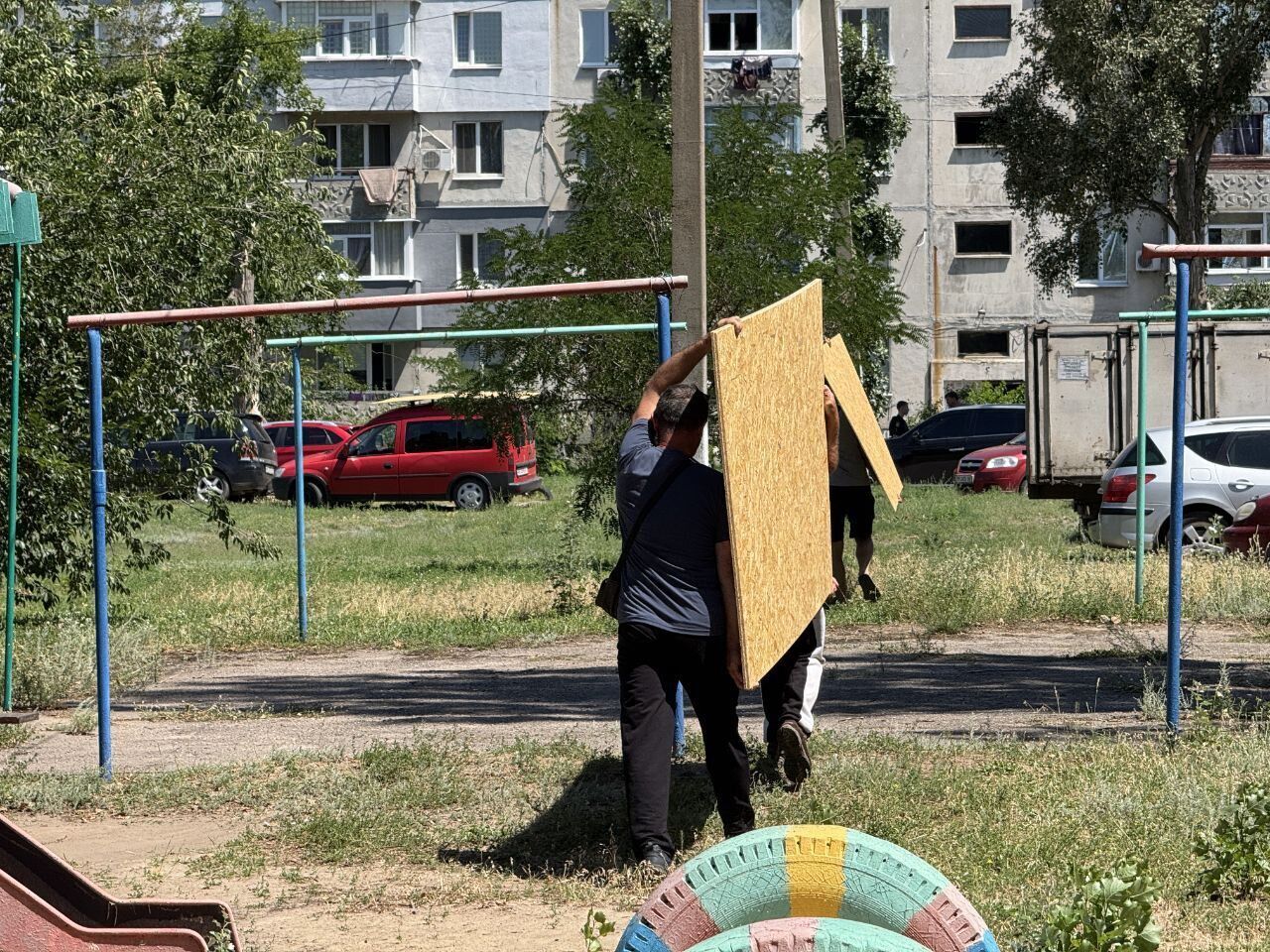Оккупанты устроили адскую ночь в Павлограде: изуродованы пожарная часть, предприятия, пятиэтажка. Фото