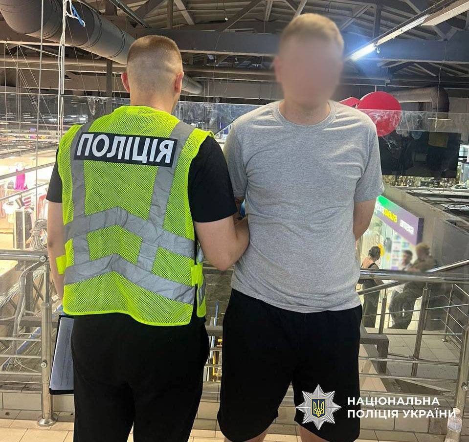 Говорят, что не поделили очередь: в Киеве на Выдубичах в ТРЦ произошла резня. Фото и видео
