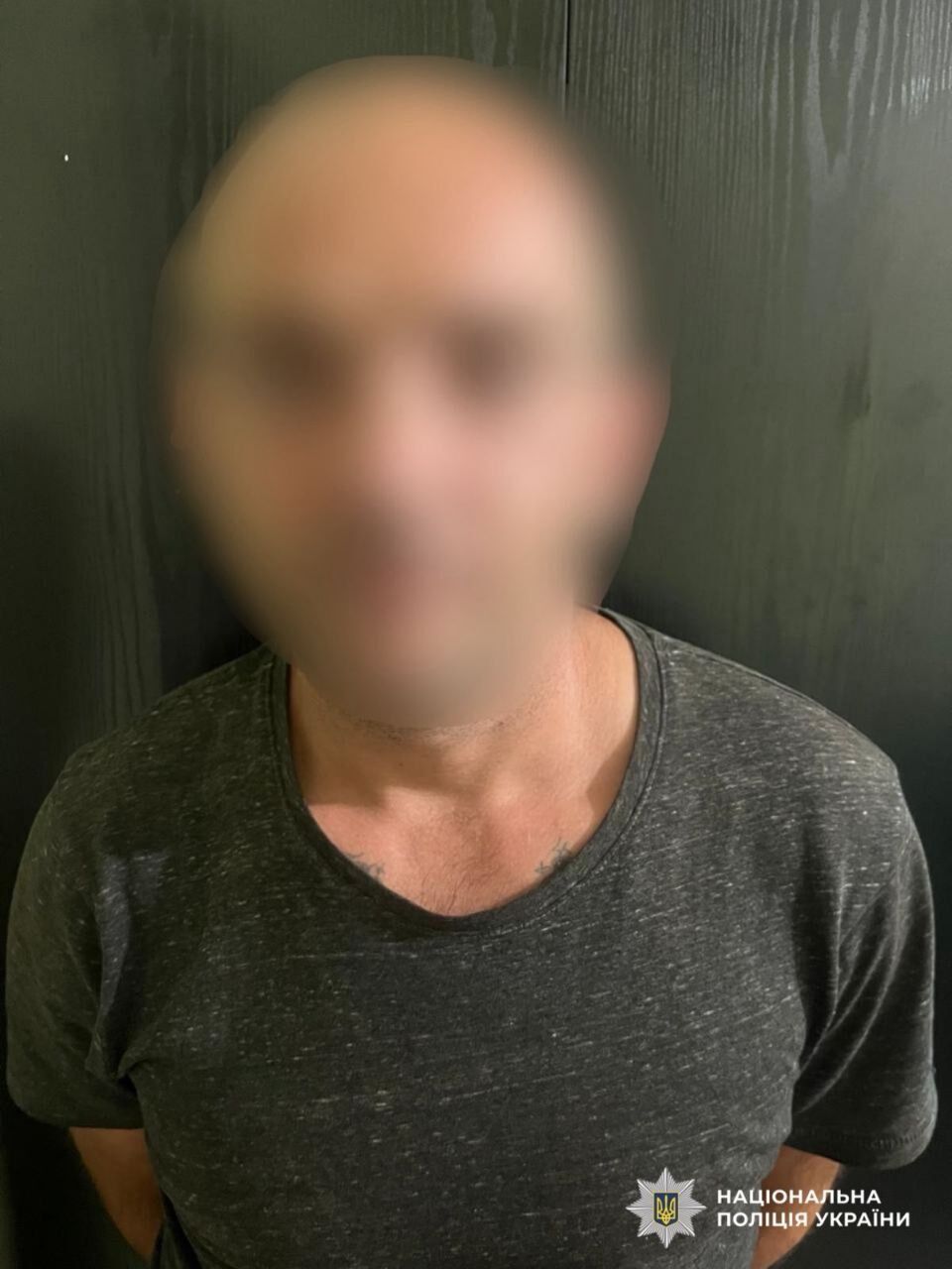 На Київщині рецидивіст вдарив чоловіка сокирою по голові, а потім пограбував. Фото