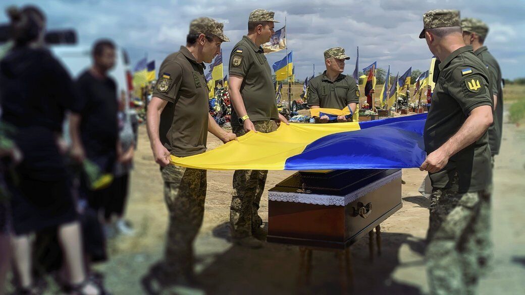 Вступила в ряды ВСУ в 18 лет: в Николаеве попрощались с военной Еленой Лукой. Фото