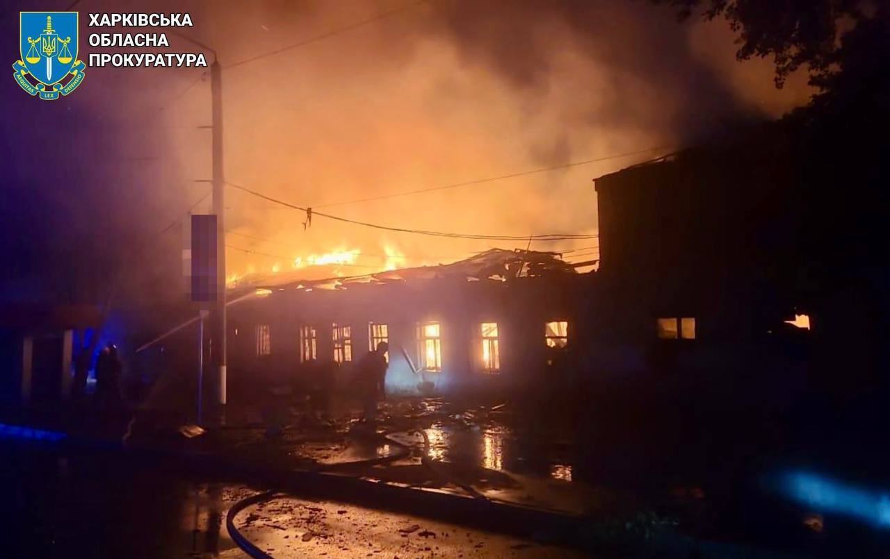 Окупанти атакували Харків і область: спалахнули пожежі, постраждали троє людей. Фото і відео
