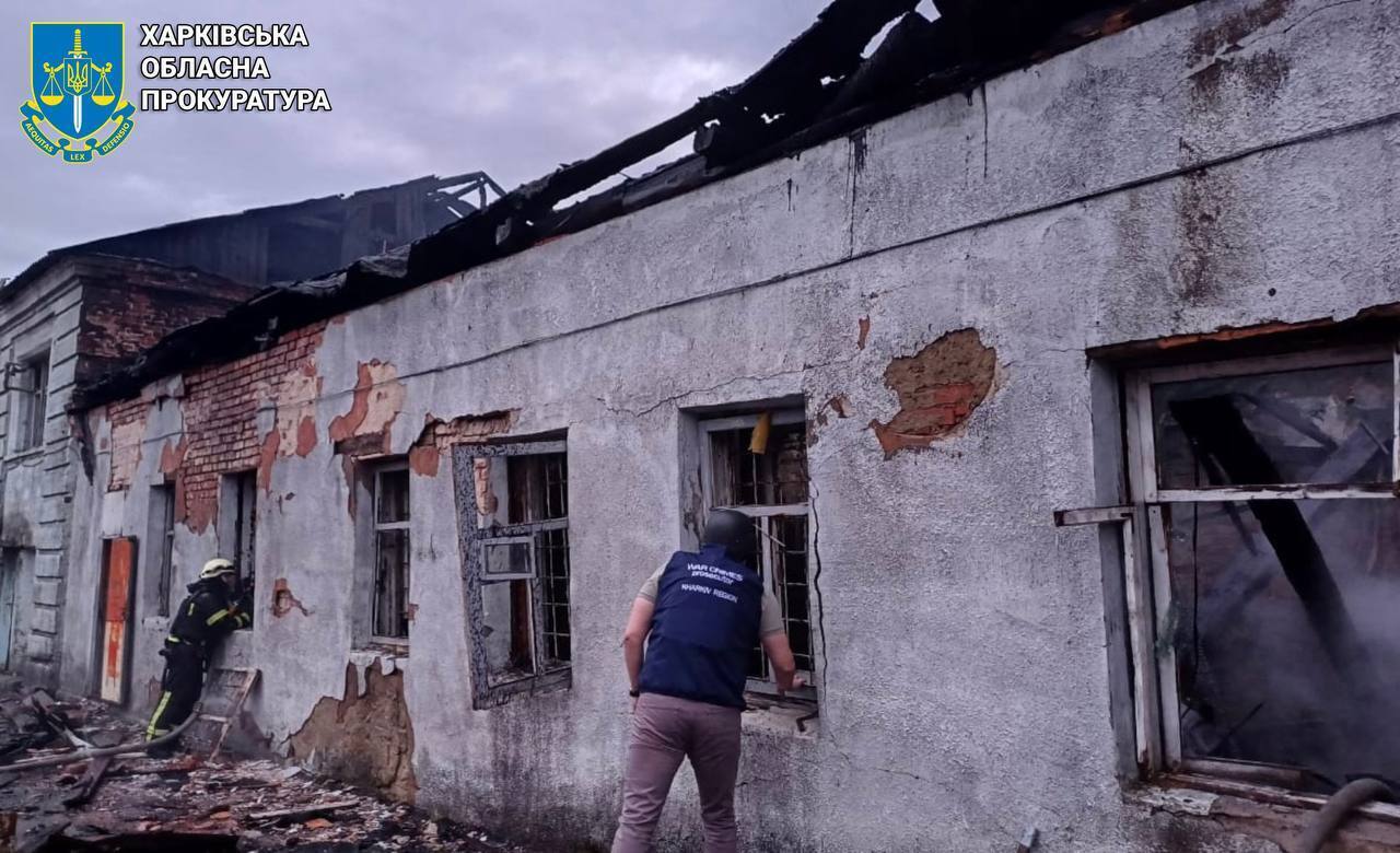 Окупанти атакували Харків і область: спалахнули пожежі, постраждали троє людей. Фото і відео