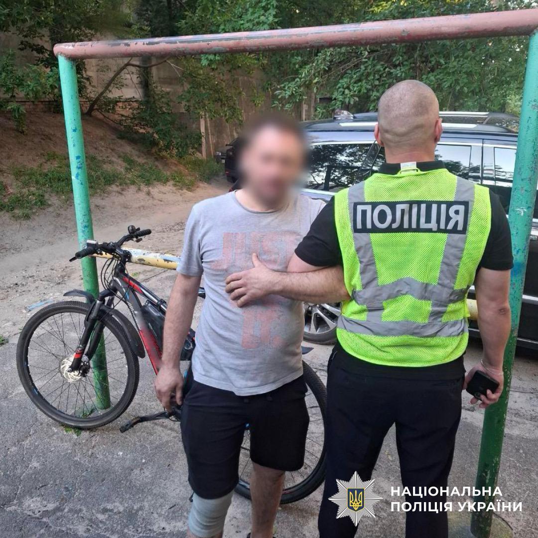 Решил отомстить: задержали мужчину, который в Киеве выстрелил в машину ветерана Виктории Дворецкой. Фото