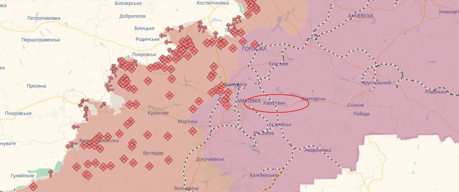В окупованому Харцизьку пролунали вибухи: повідомляють про приліт у склад з боєкомплектом. Фото й відео