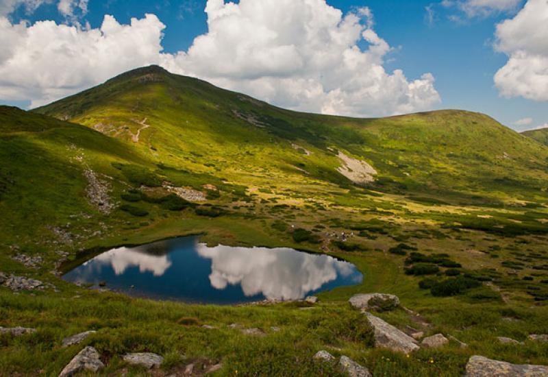 Чи можна купатися в озері Несамовите