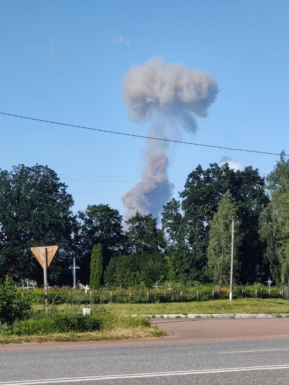 Поблизу Житомира пролунали потужні вибухи, є загиблі та поранені: усі подробиці. Фото і відео