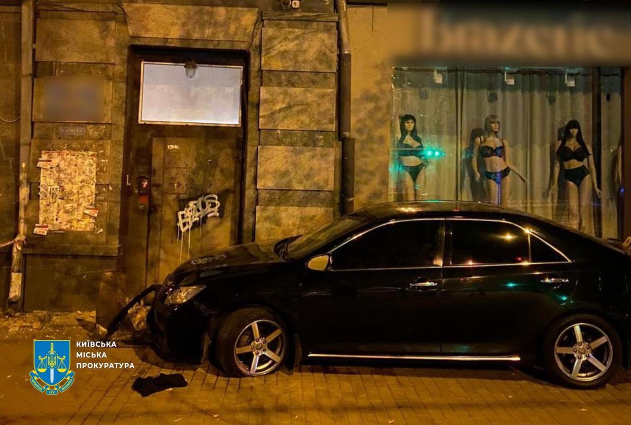 У лікарні померла жінка, яку в Києві збив працівник прокуратури Молочний