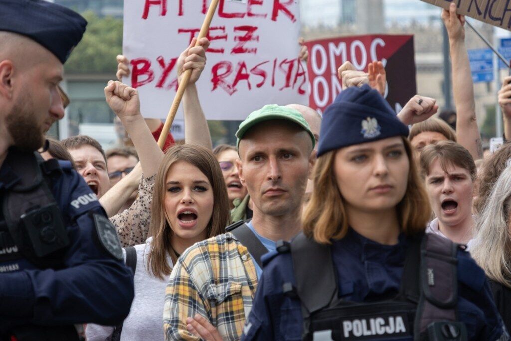В Польше прошли массовые демонстрации против иммиграции: какие требования выдвигали. Фото