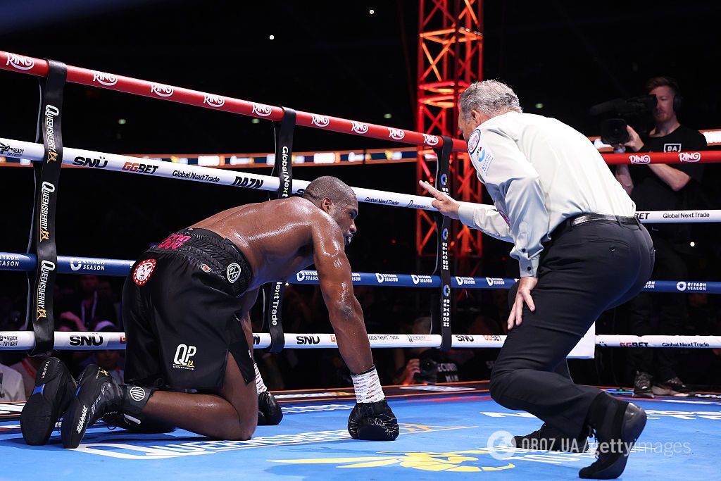 Брутальный нокаут и победа Украины: как прошел реванш Усика и Дюбуа. Фоторепортаж