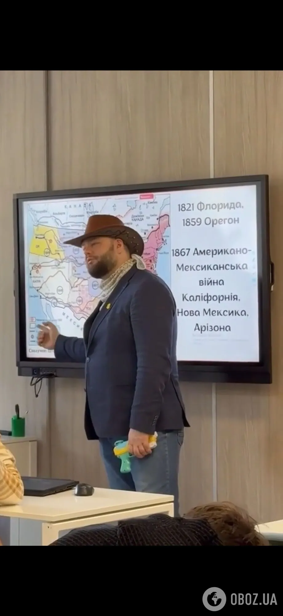 ''Учителя идут не только из-за денег''. Преподаватель географии – о гаджетах в школах, борьбе с русским языком и детях, которые не умеют гуглить
