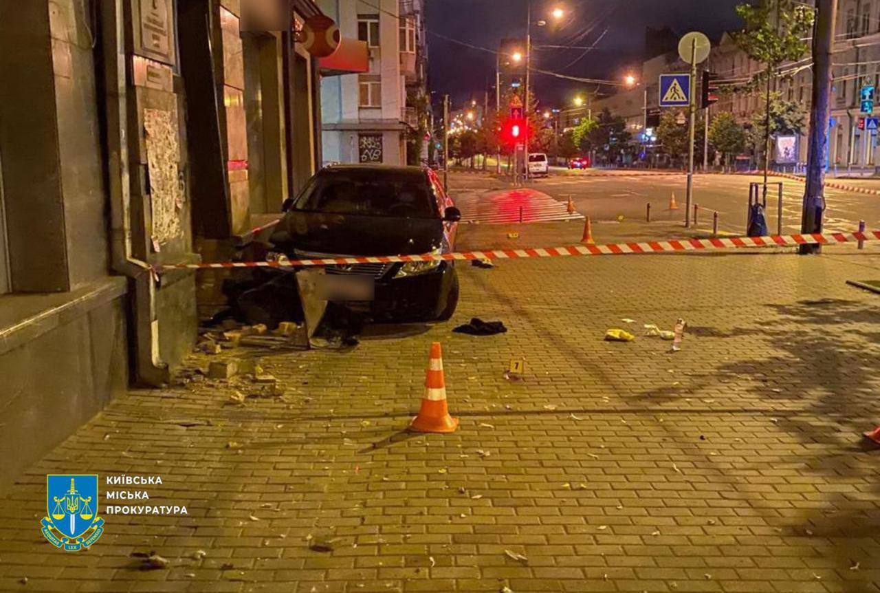 У лікарні померла жінка, яку в Києві збив працівник прокуратури Молочний