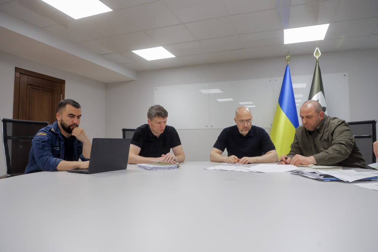 Шмыгаль и Умеров в новых статусах обсудили производство оружия: о чем договорились