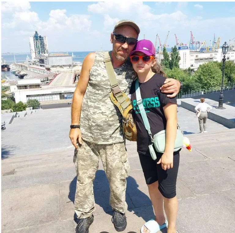 Після падіння з велосипеда розвинулася важка хвороба: доньці військового з Миколаєва потрібна допомога