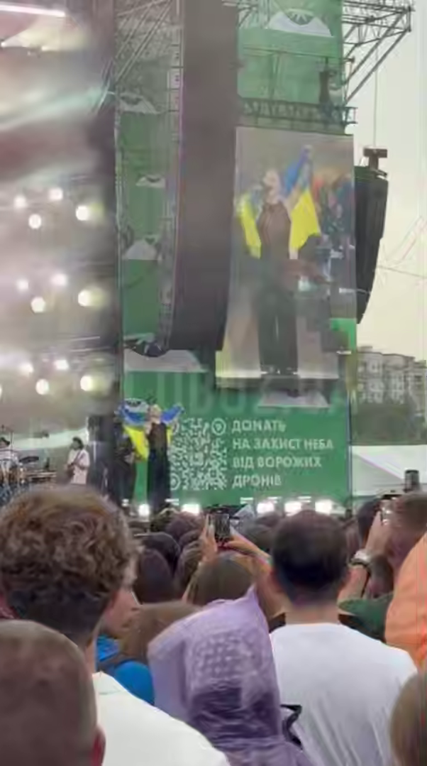 "В нашем единении есть невероятная сила": Артем Пивоваров произнес мощную речь со сцены Atlas Festival. Видео