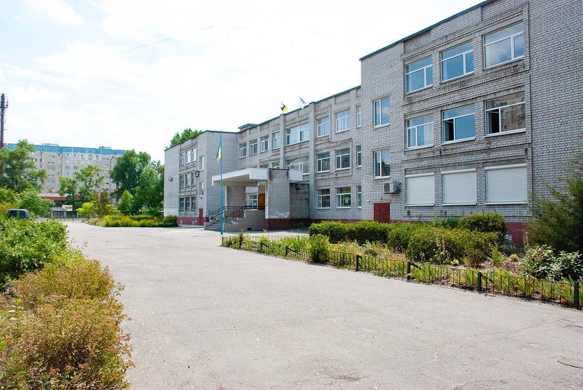 Отключения света больше не пугают: в Днепре более 60 школ оборудовали солнечными панелями