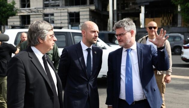 Глава МИД Франции посетил пострадавшую от обстрелов Лукьяновку и встретился с Зеленским: о чем говорили. Фото и видео