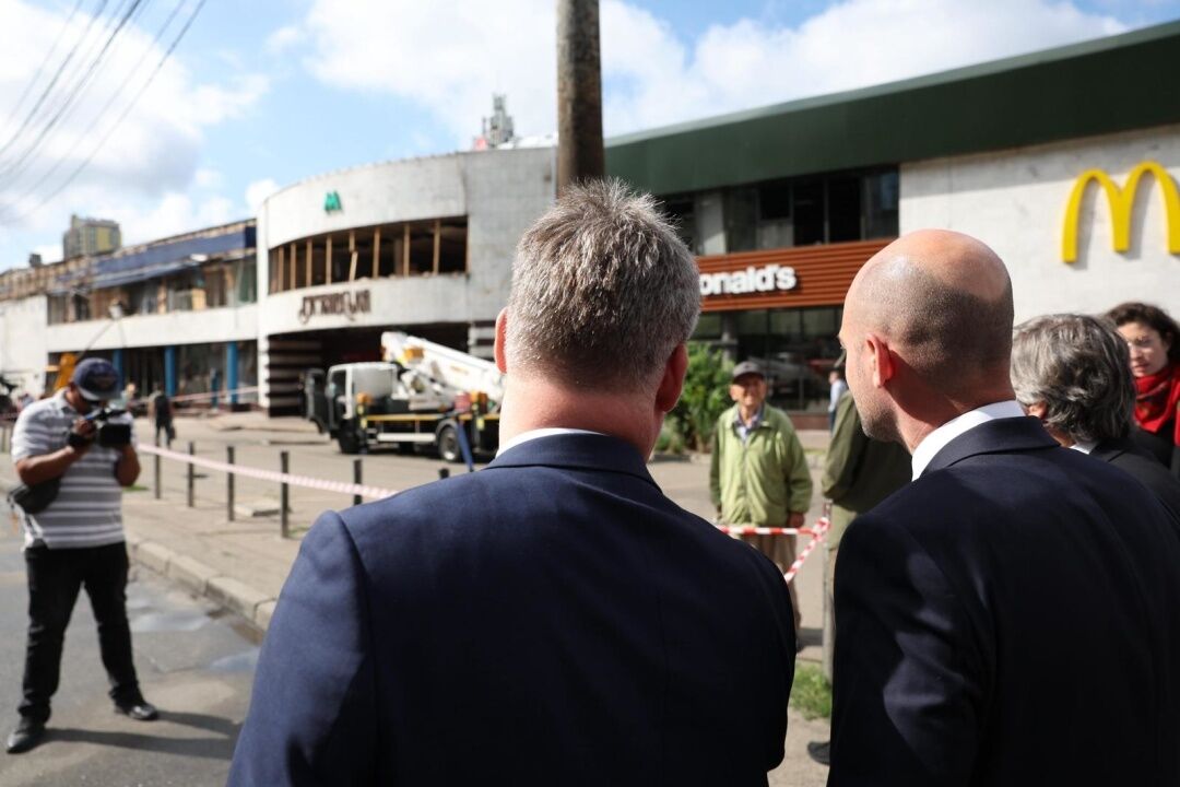 Глава МИД Франции посетил пострадавшую от обстрелов Лукьяновку и встретился с Зеленским: о чем говорили. Фото и видео