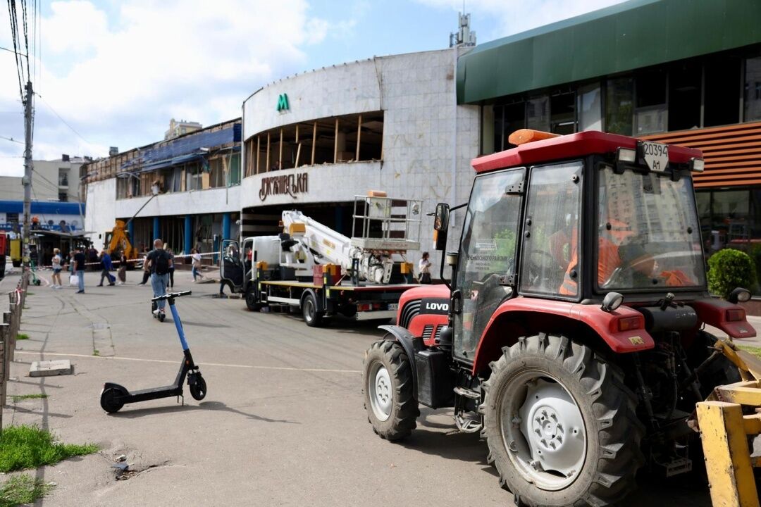 Глава МИД Франции посетил пострадавшую от обстрелов Лукьяновку и встретился с Зеленским: о чем говорили. Фото и видео