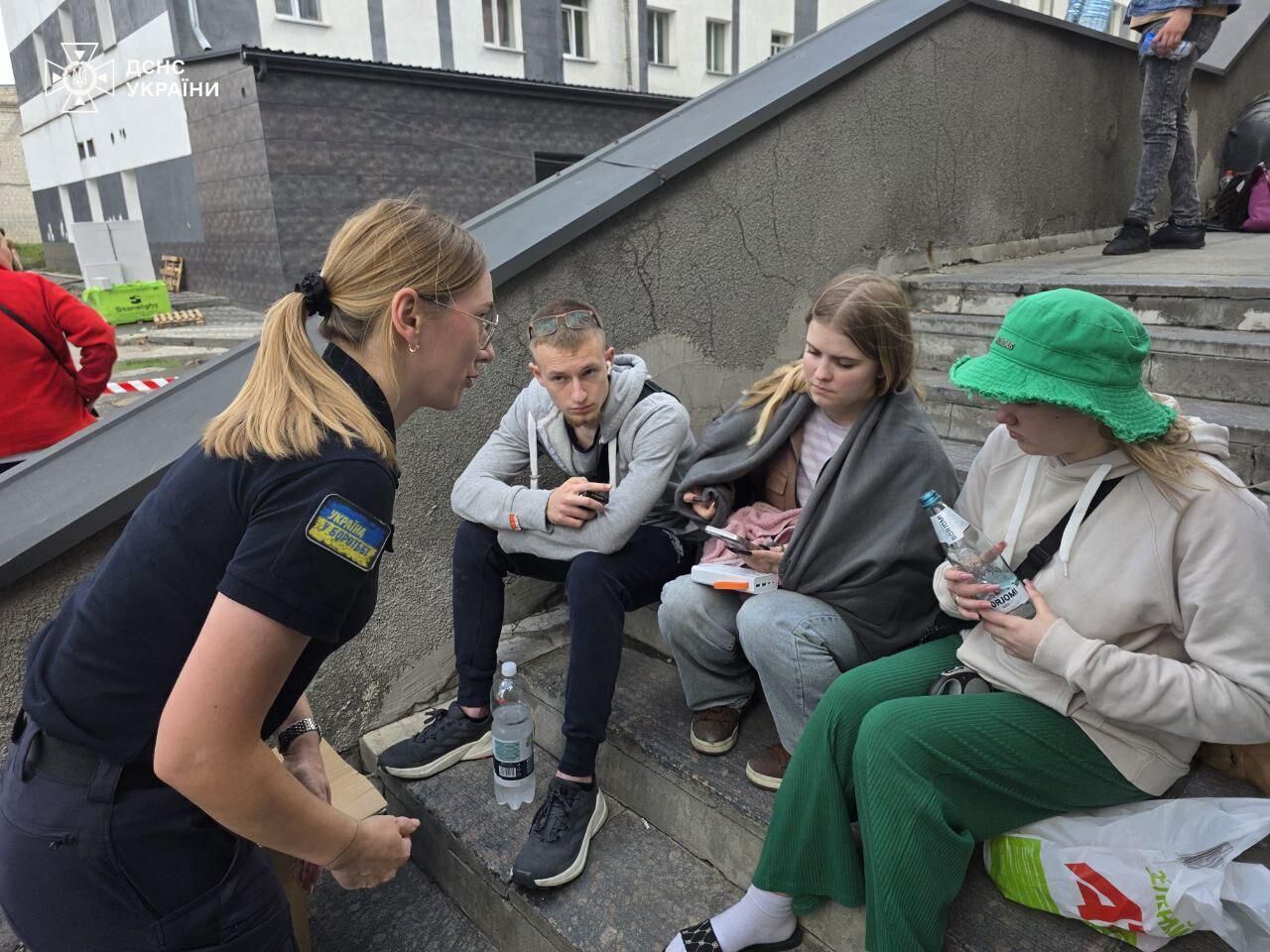 Оккупанты атаковали Киев: возникли пожары, повреждена станция метро, есть погибший и пострадавшие. Фото и видео