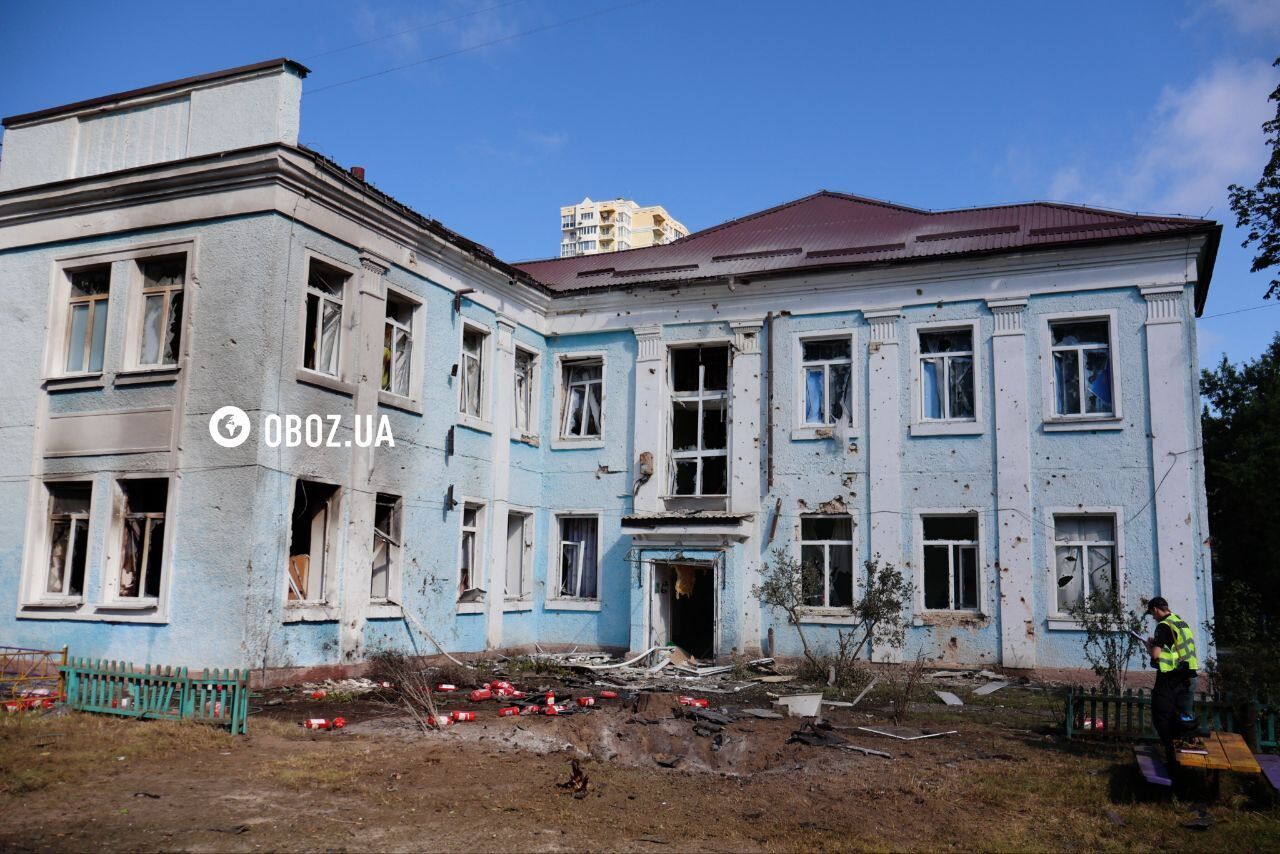 В Киеве в результате российской атаки поврежден детсад в Дарницком районе. Подробности, фото и видео