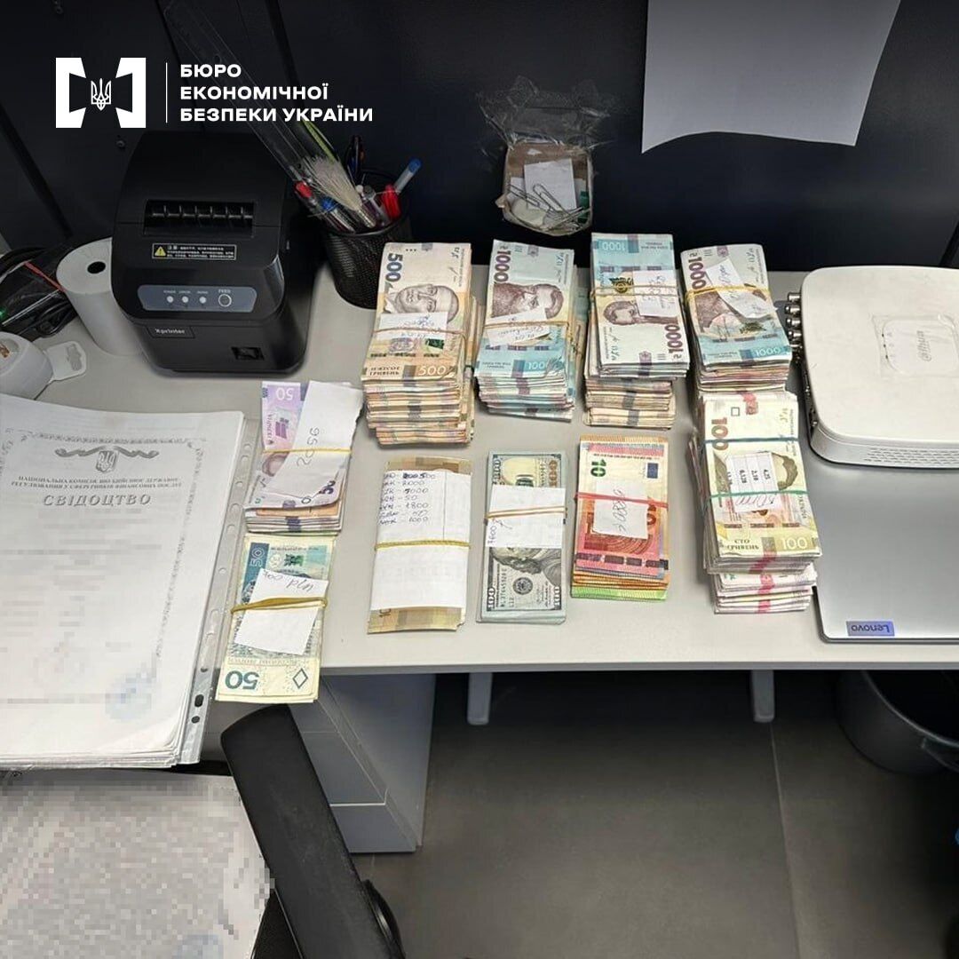 В подпольных обменниках меняли доллары