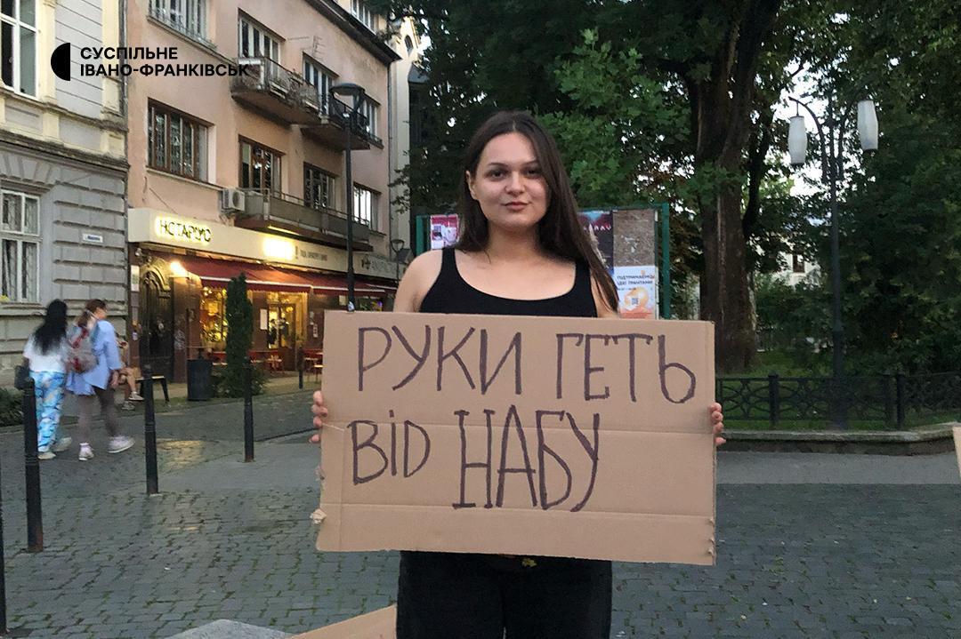 Требовали вето президента: во многих городах Украины люди вышли на акцию против законопроекта о НАБУ и САП. Фото и видео