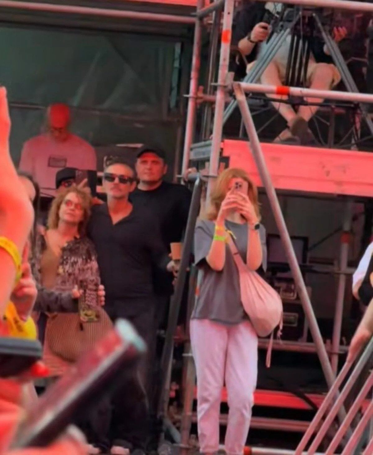 Вакарчук впервые назвал имя своей жены и показал детей, которых ранее прятал от публики