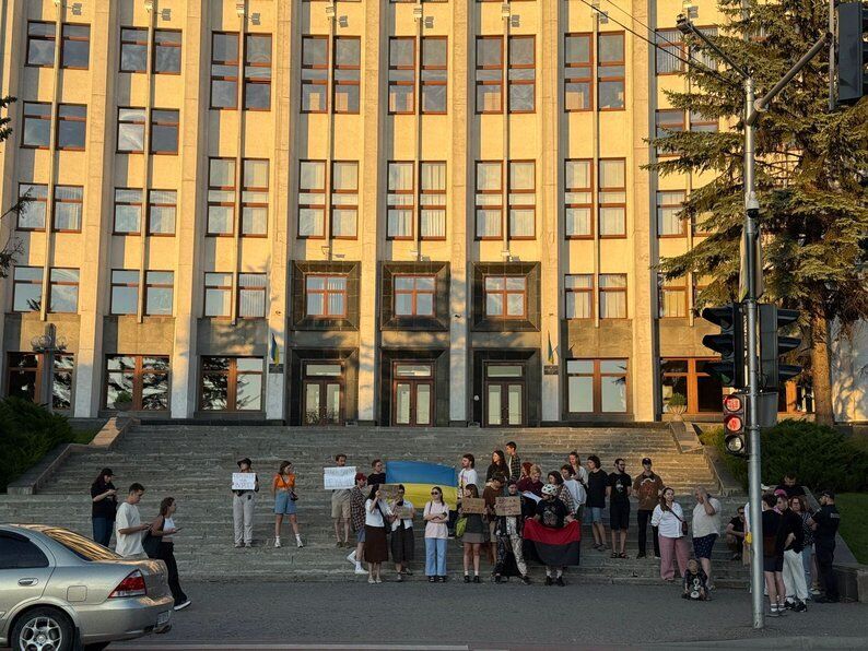 Требовали вето президента: во многих городах Украины люди вышли на акцию против законопроекта о НАБУ и САП. Фото и видео