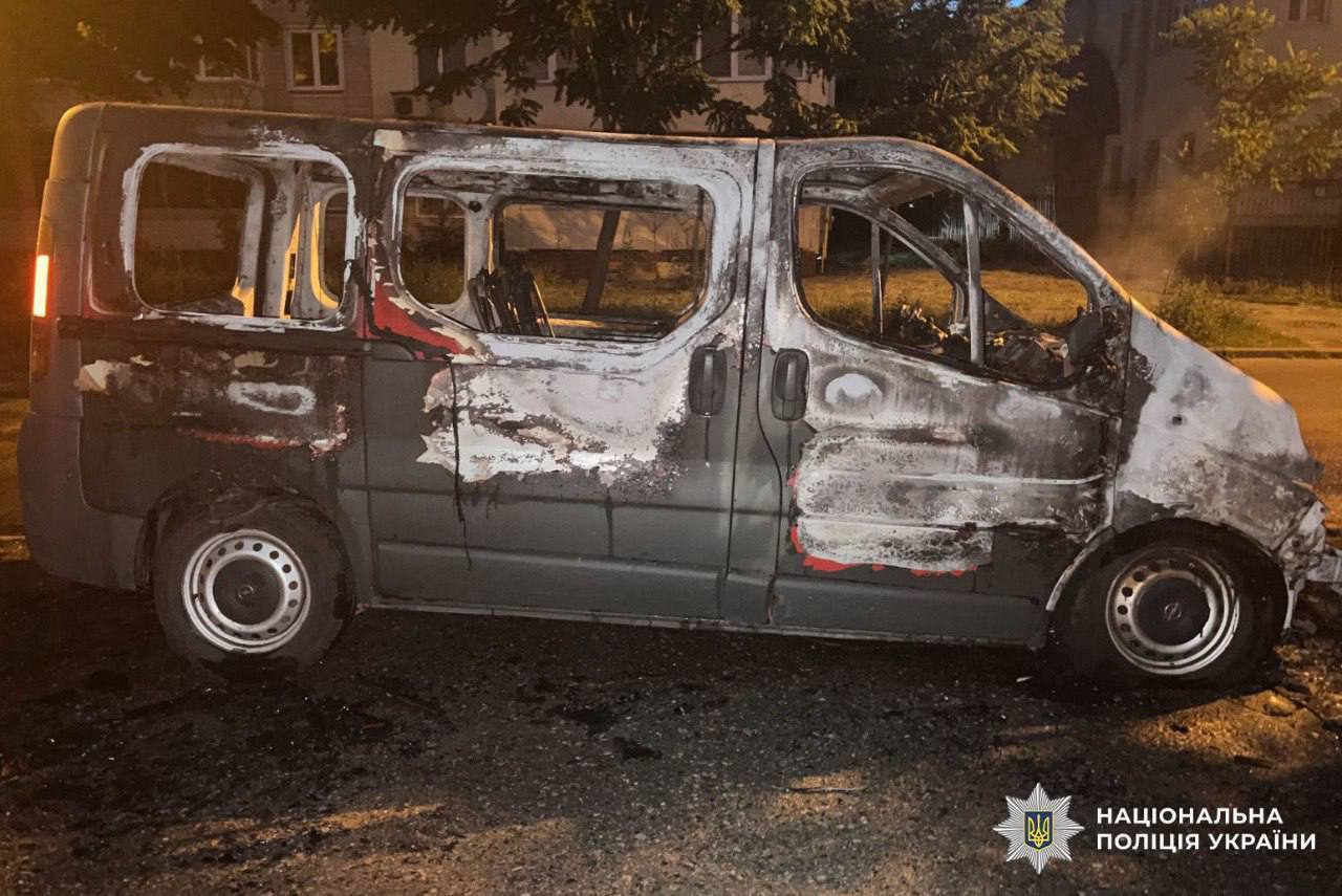 На заказ поджигали машины по ночам: в Киеве правоохранители задержали двух злоумышленников. Фото