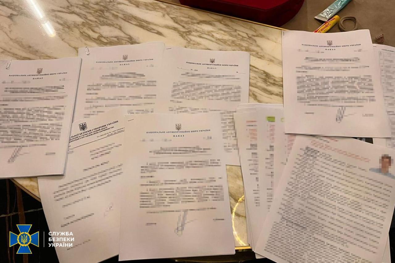 СБУ та Офіс генпрокурора викрили нові факти витоку інформації з обмеженим доступом із НАБУ: що знайшли під час обшуків. Фото