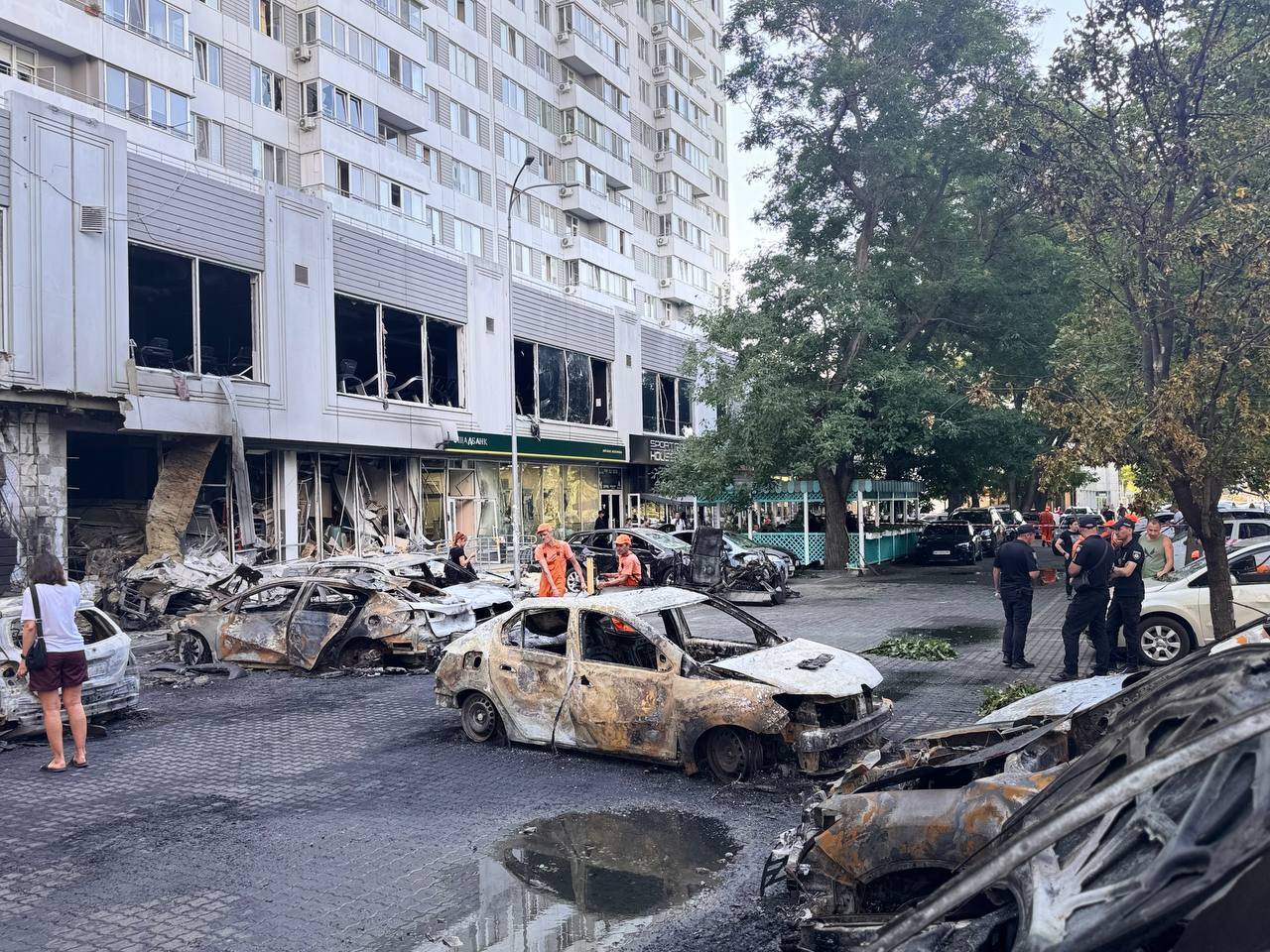 Оккупанты атаковали Одессу ударными дронами: есть повреждения гражданской инфраструктуры. Фото и видео