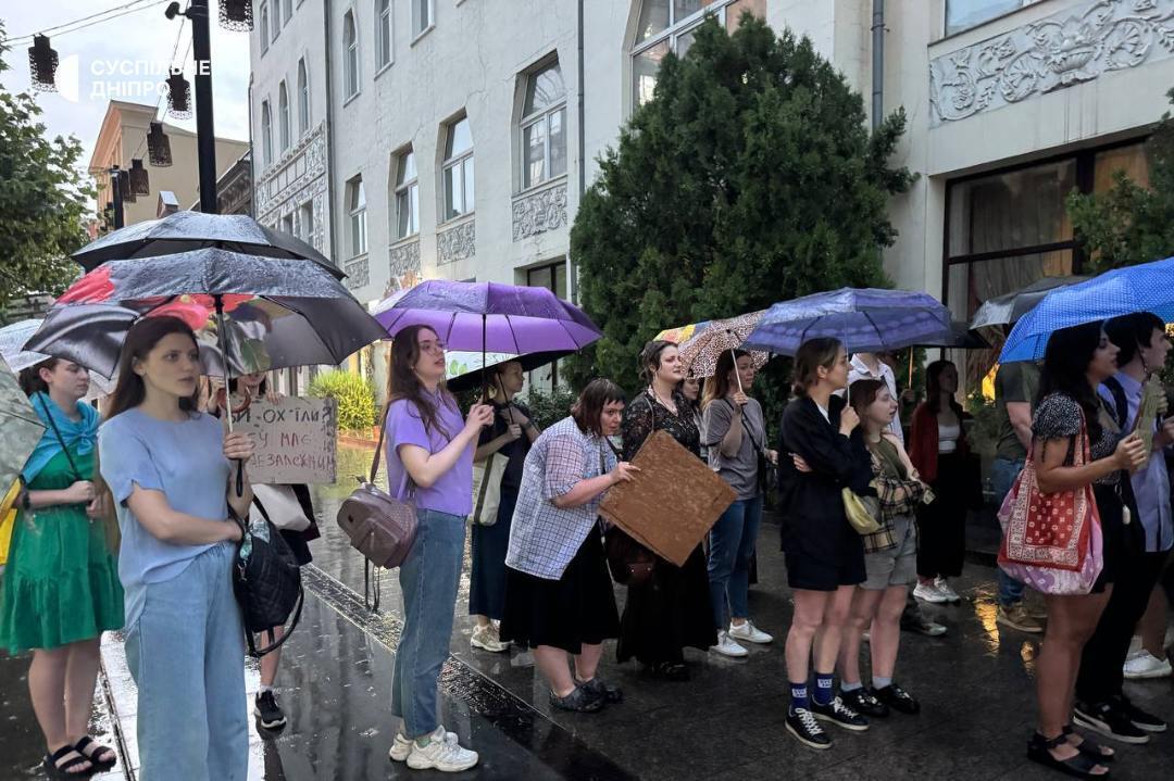 Требовали вето президента: во многих городах Украины люди вышли на акцию против законопроекта о НАБУ и САП. Фото и видео