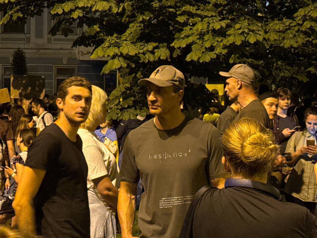 Требовали вето президента: во многих городах Украины люди вышли на акцию против законопроекта о НАБУ и САП. Фото и видео