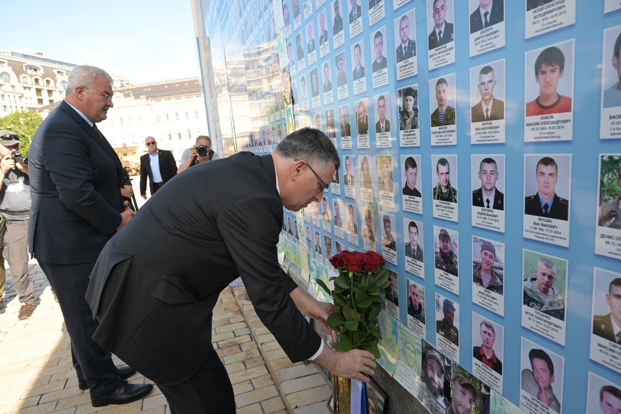 Глава МЗС Ізраїлю прибув з візитом до Києва і зустрівся з Сибігою. Фото