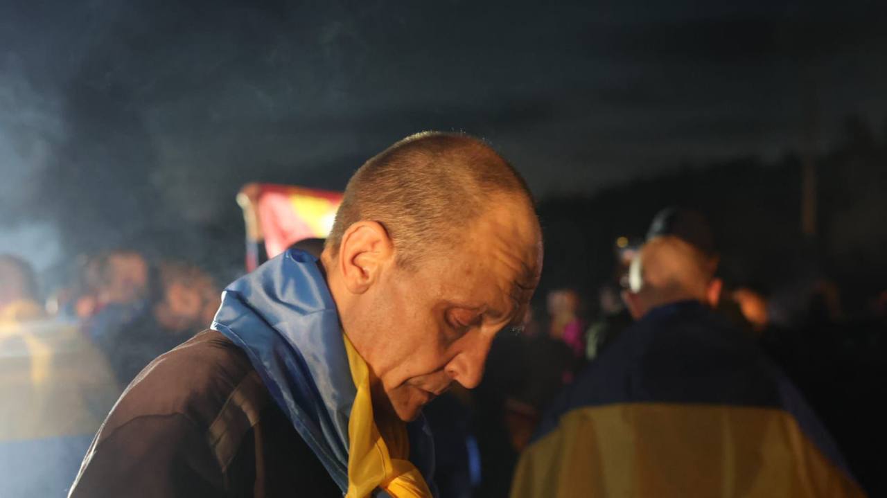 Домой возвращаются тяжелобольные и тяжелораненые защитники: Украина и Россия провели обмен пленными. Фото и видео