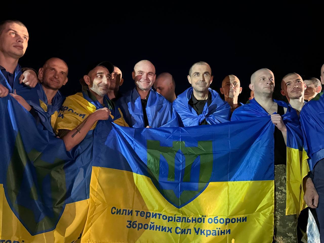 Домой возвращаются тяжелобольные и тяжелораненые защитники: Украина и Россия провели обмен пленными. Фото и видео
