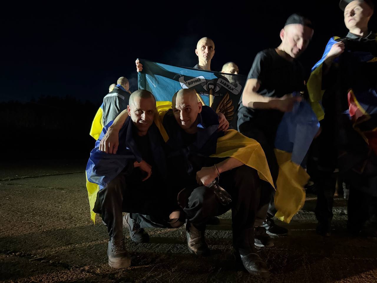 Домой возвращаются тяжелобольные и тяжелораненые защитники: Украина и Россия провели обмен пленными. Фото и видео
