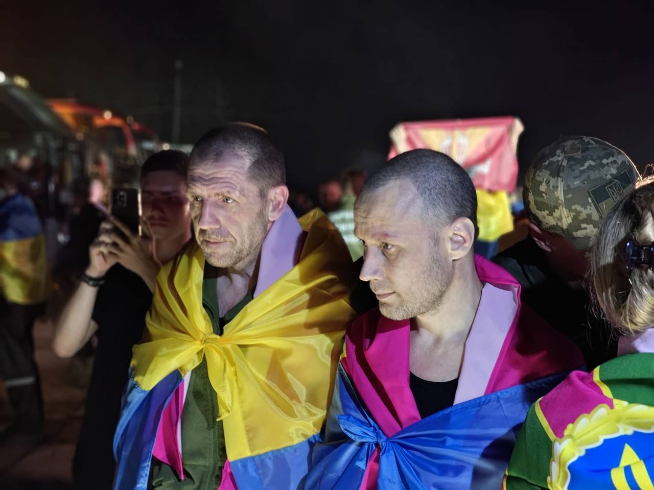 Домой возвращаются тяжелобольные и тяжелораненые защитники: Украина и Россия провели обмен пленными. Фото и видео