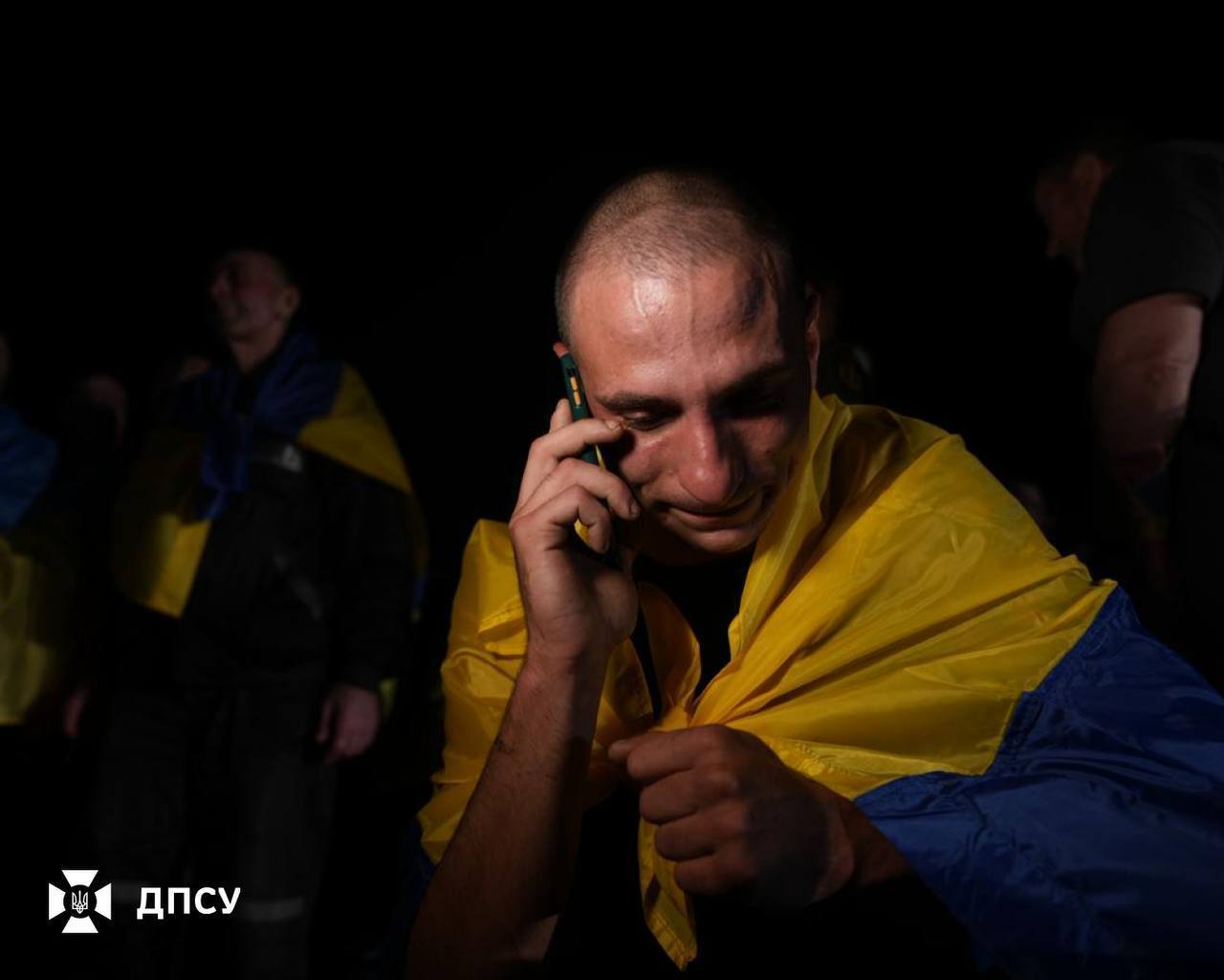 Домой возвращаются тяжелобольные и тяжелораненые защитники: Украина и Россия провели обмен пленными. Фото и видео
