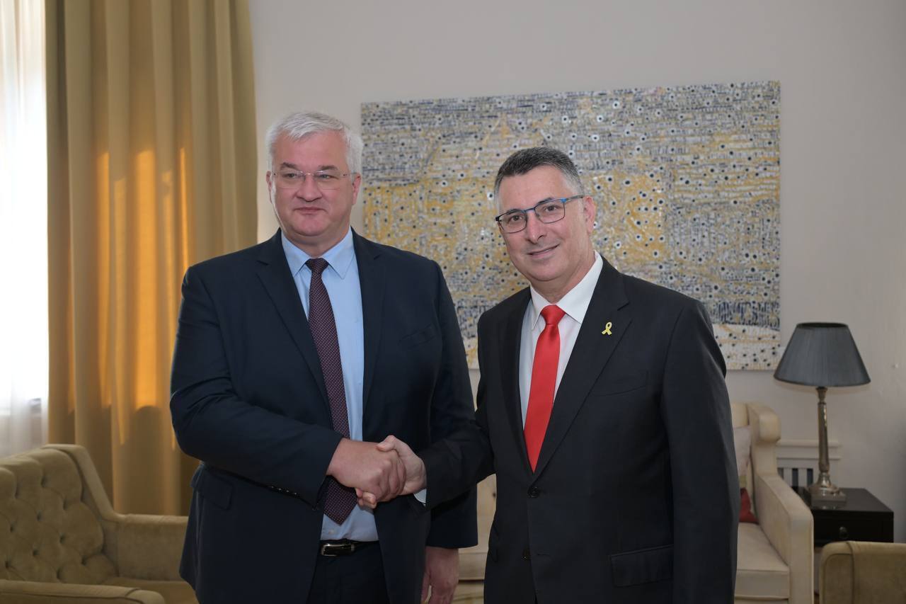 Глава МЗС Ізраїлю прибув з візитом до Києва і зустрівся з Сибігою. Фото