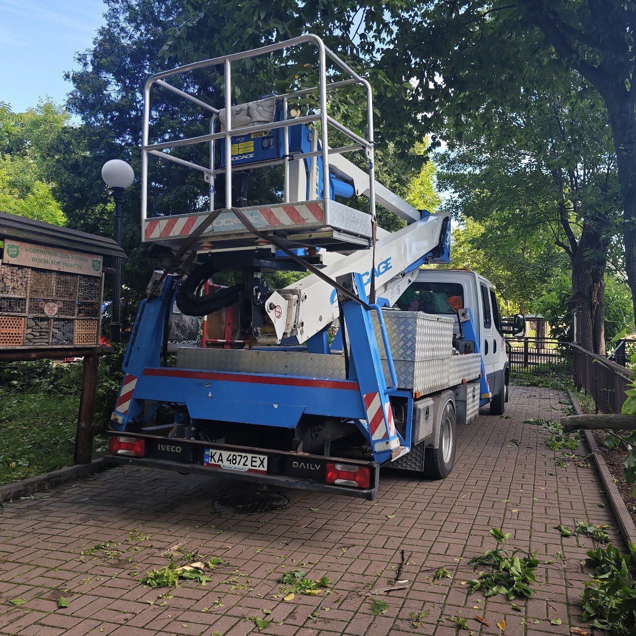 Повреждены вольеры, сломаны деревья: Киевский зоопарк пострадал в результате непогоды 22 июля. Фото