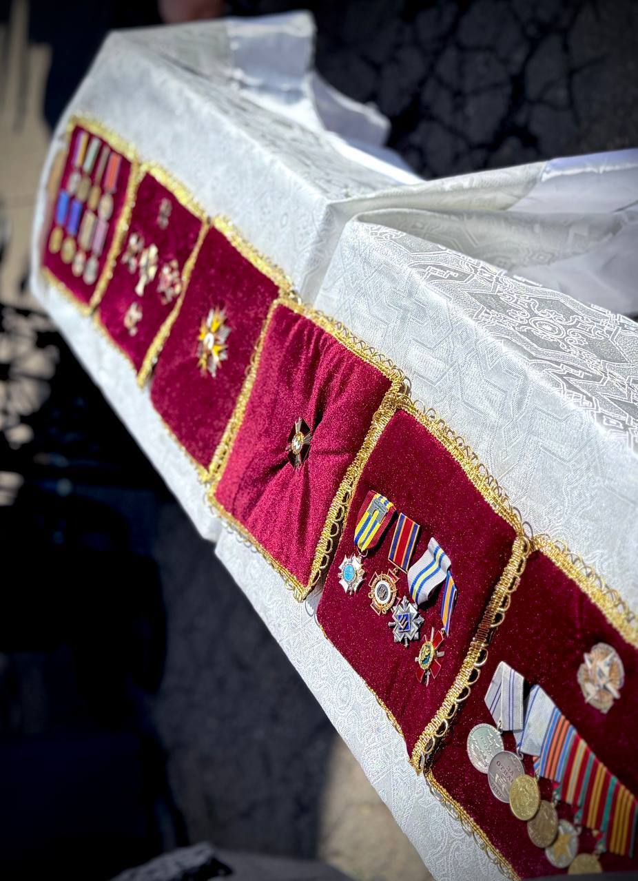 "Болюча втрата": на Одещині попрощалися з директором авіаклубу "Одеса", який загинув під час виконання бойового завдання. Фото