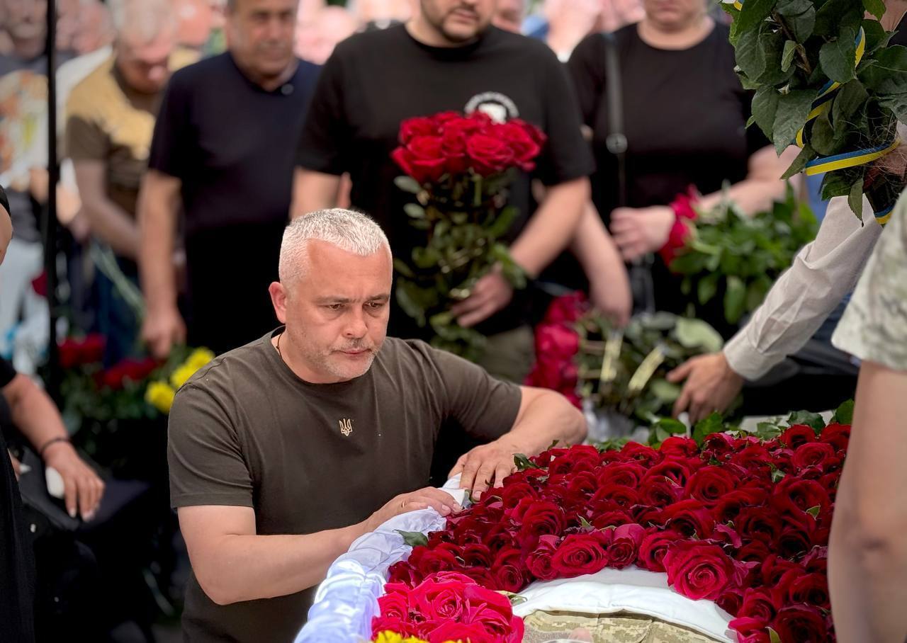 "Болюча втрата": на Одещині попрощалися з директором авіаклубу "Одеса", який загинув під час виконання бойового завдання. Фото